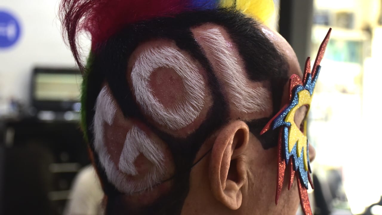 La palabra gol en su cabeza.