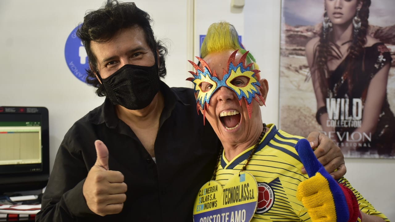 'El Cole' y su peluquero.