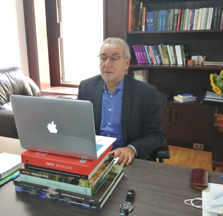 El Senador Jorge Eduardo Londoño, participando de manera virtual.