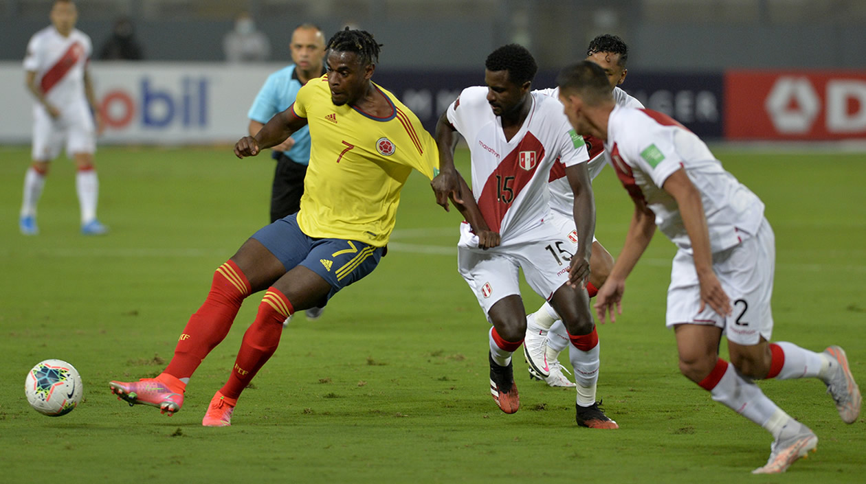 Duván Zapata en función ofensiva.