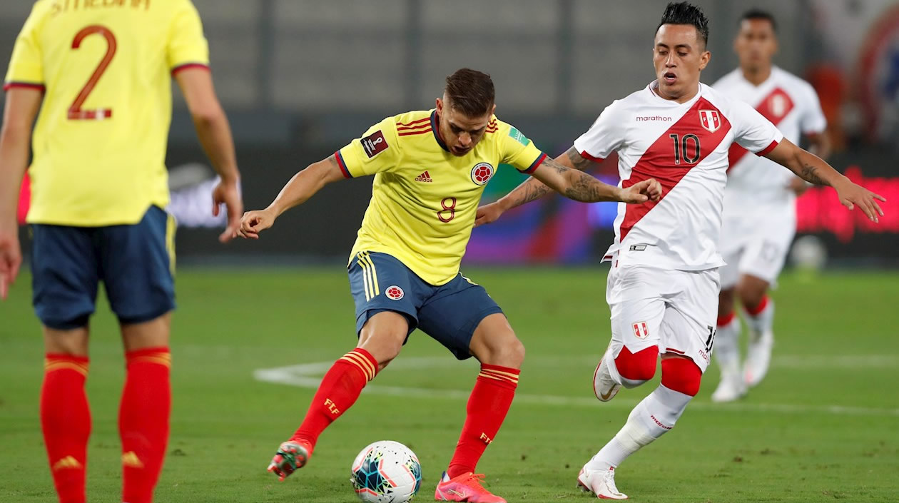 Gustavo Cuéllar enfrentando la marca de Christian Cueva.
