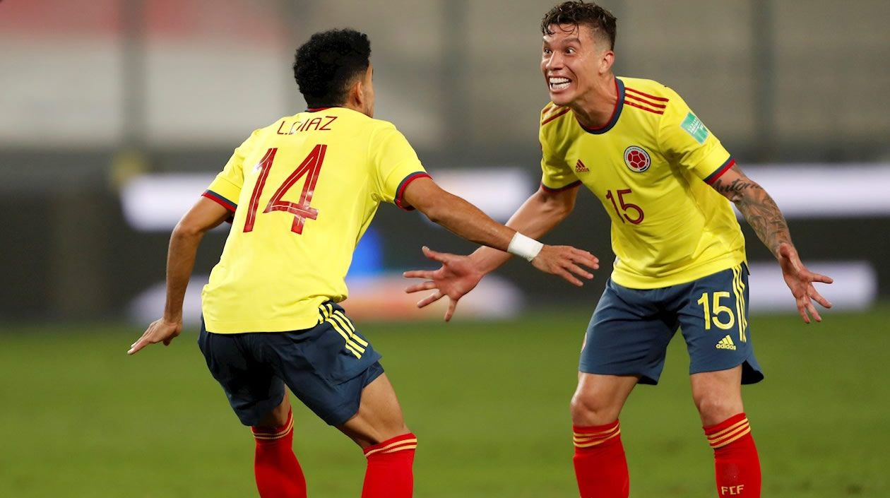 Luis Díaz y Mateus Uribe festejjando.