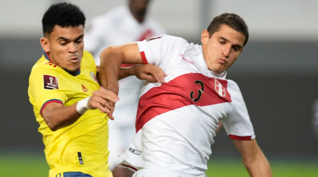 Lucho Díaz enfrentando a Aldo Corzo.