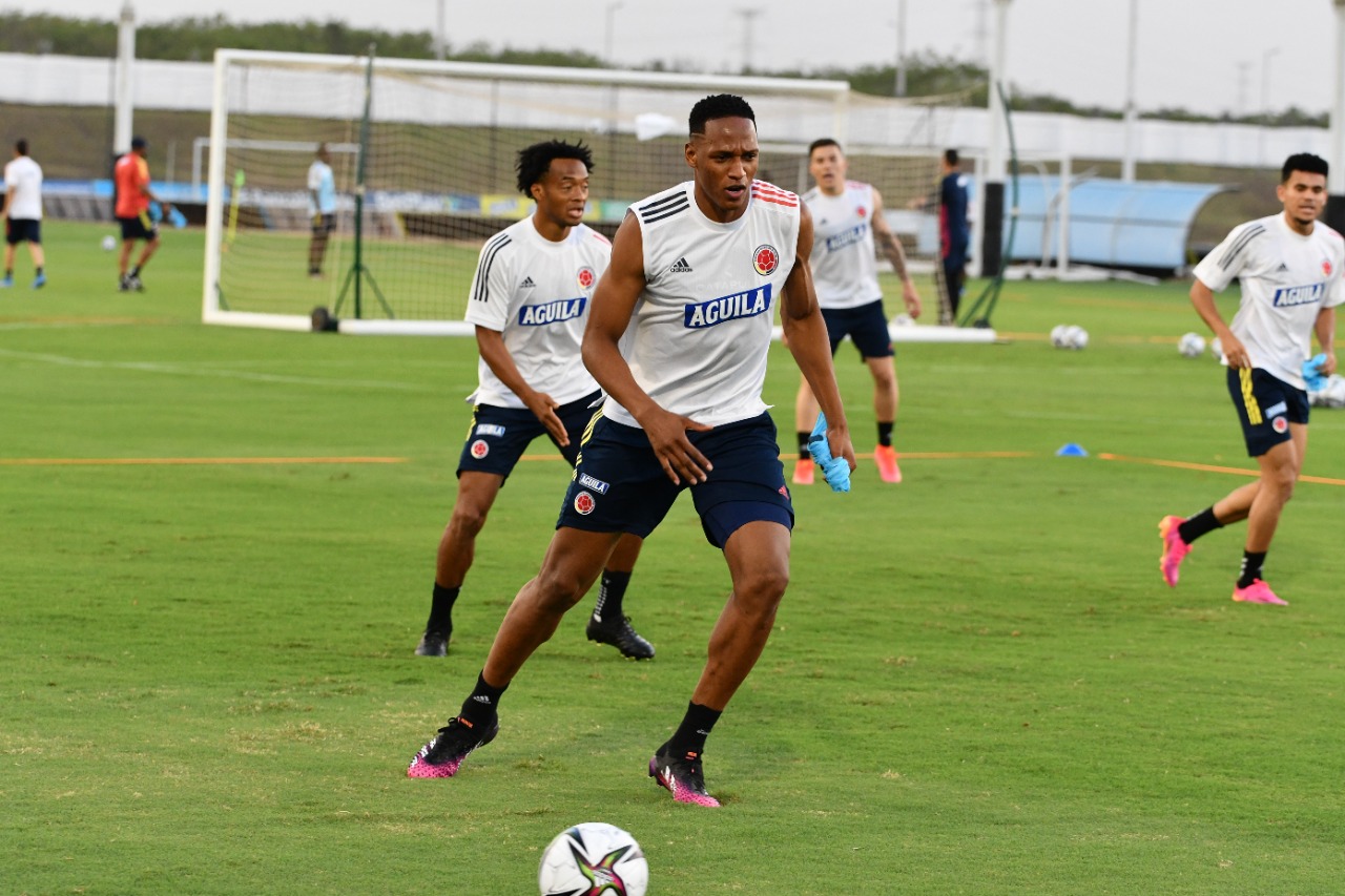 Yerri Mina durante el entrenamiento.