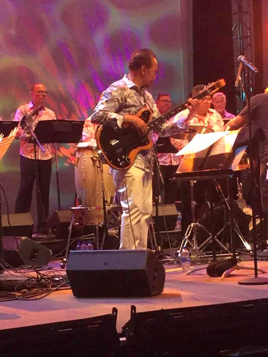 Bobby Valentin, en una presentación.