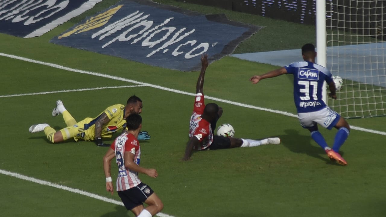 Segundo gol de Carmelo Valencia.