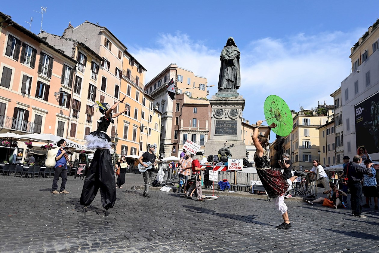 La plaza Campo de Fiori en Roma, Italia.
