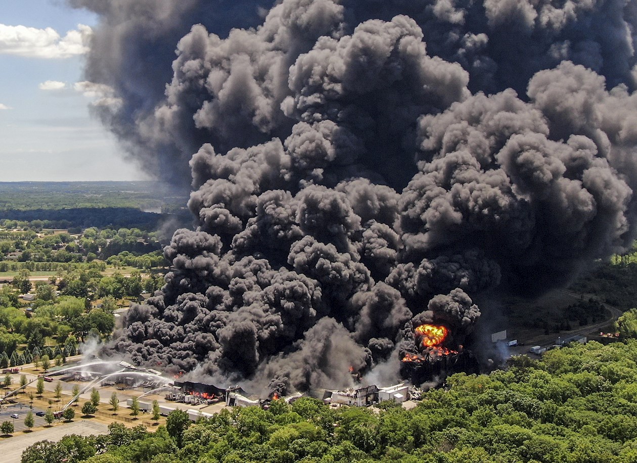 Fueron evacuadas cientos de personas por una "amenaza extraordinaria para la vida o la propiedad". 
