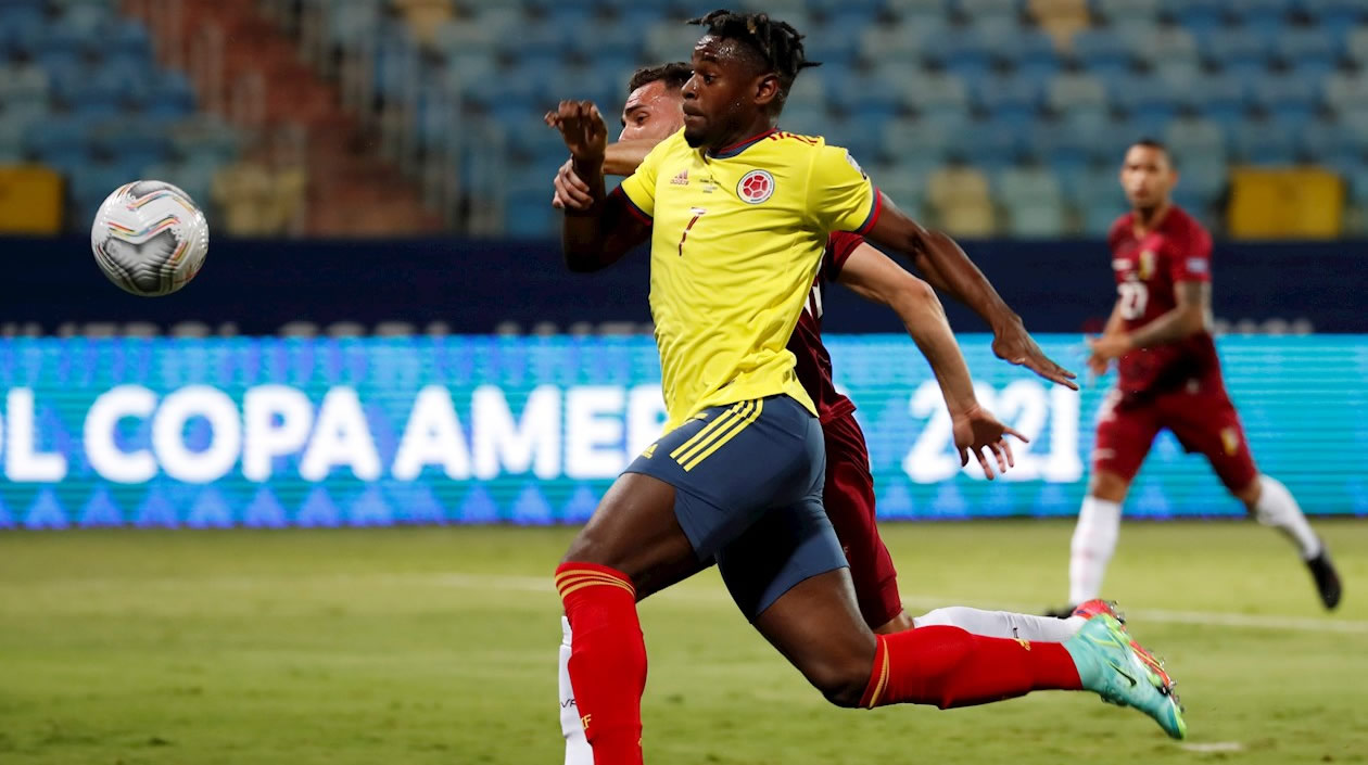 Duván Zapata en función ofensiva.