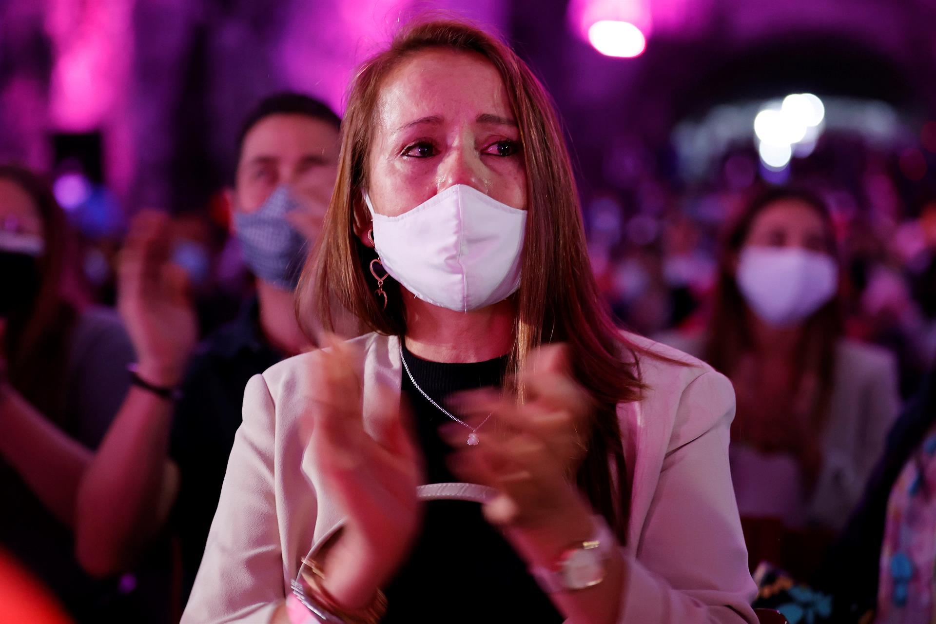 Flor Gómez, madre de Egan, conmovida con el homenaje de su hijo. 