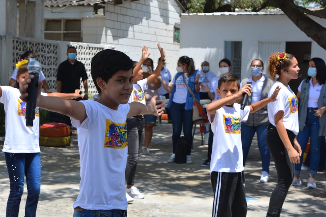 Participación folclorica de 'Los Chamos'.