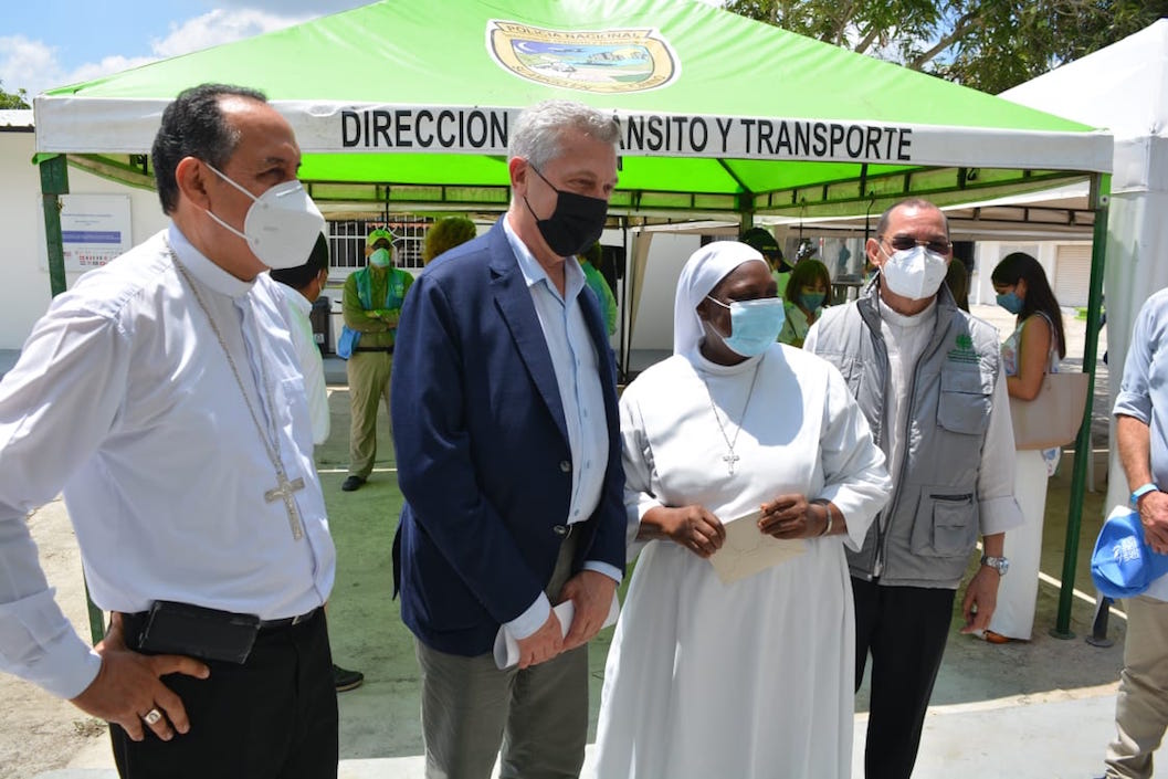 Monseñor Pablo Salas y el Alto Comisionado Filippo Grandi.