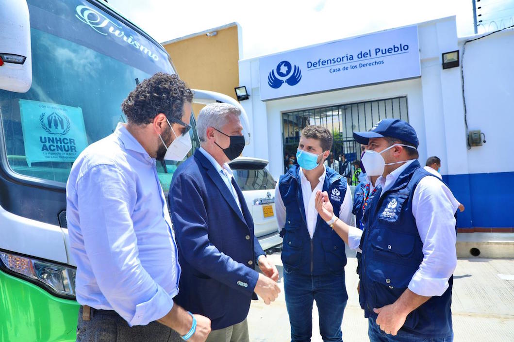 El Defensor del Pueblo, Carlos Camargo Assis, con el Alto Comisionado de la ONU, Filippo Grandi.