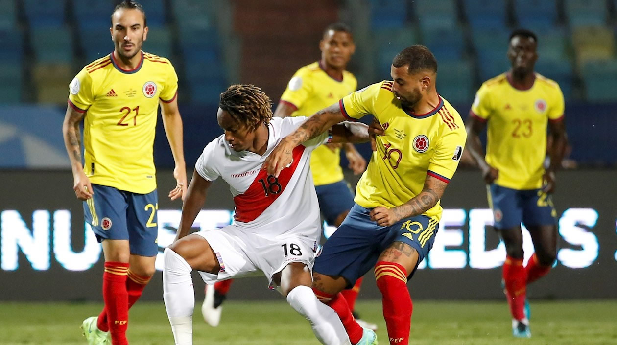 Edwin Cardona ante la marca de André Carrillo.