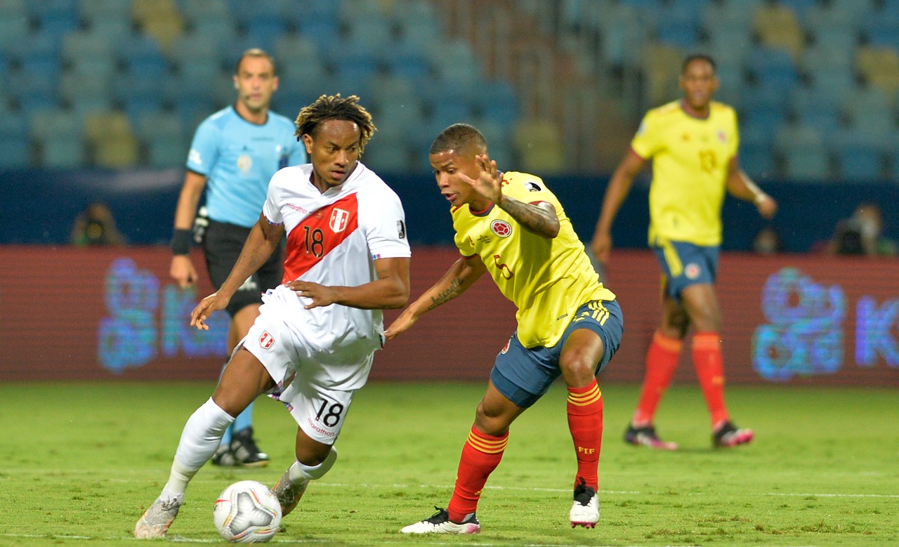 Wilmar Barrios controlando la llegada de André Carrillo.