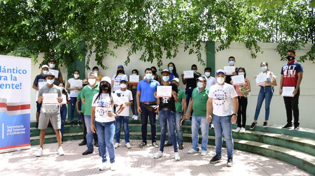 Grupo de jóvenes involucrados en el programa.