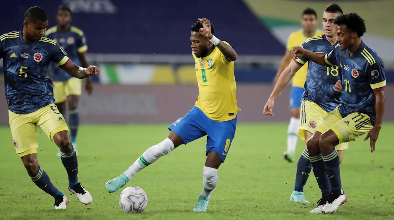 Fred frente a Juan Cuadrado y Wilmar Barrios