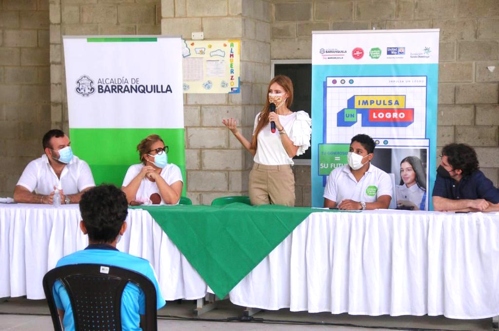 Acto de entrega de los equipos.