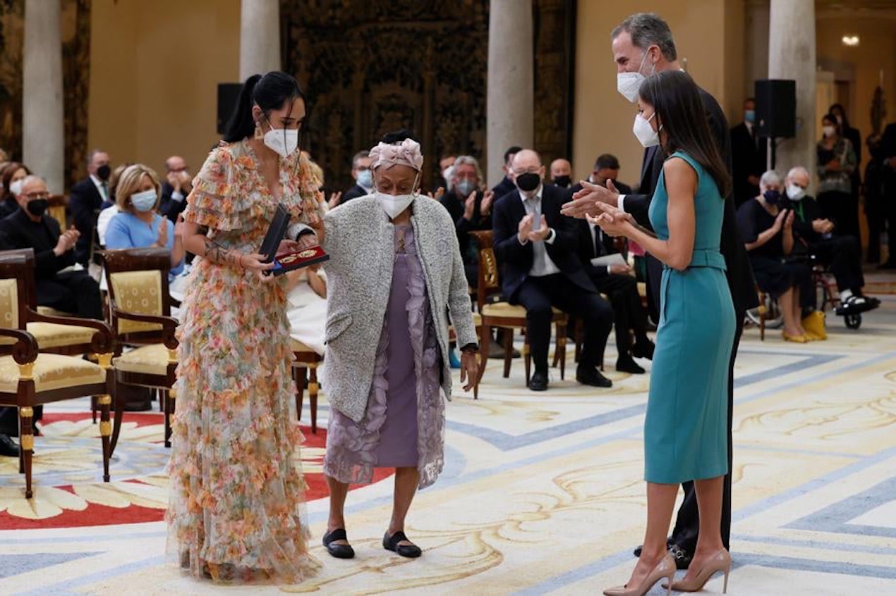 La cantante cubana Omara Portuando en la premiación de Bellas Artes en España.