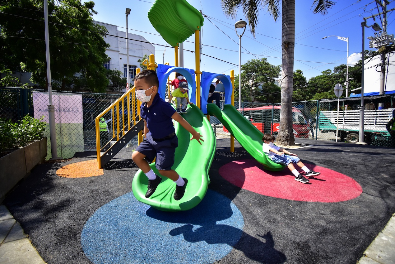 Hasta los niños tienen su espacio en la Esquina del Arte.