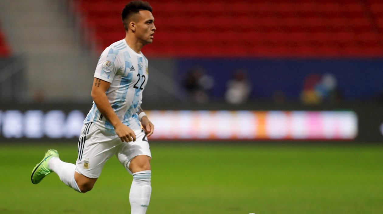 Lautaro Martínez celebrando el gol.