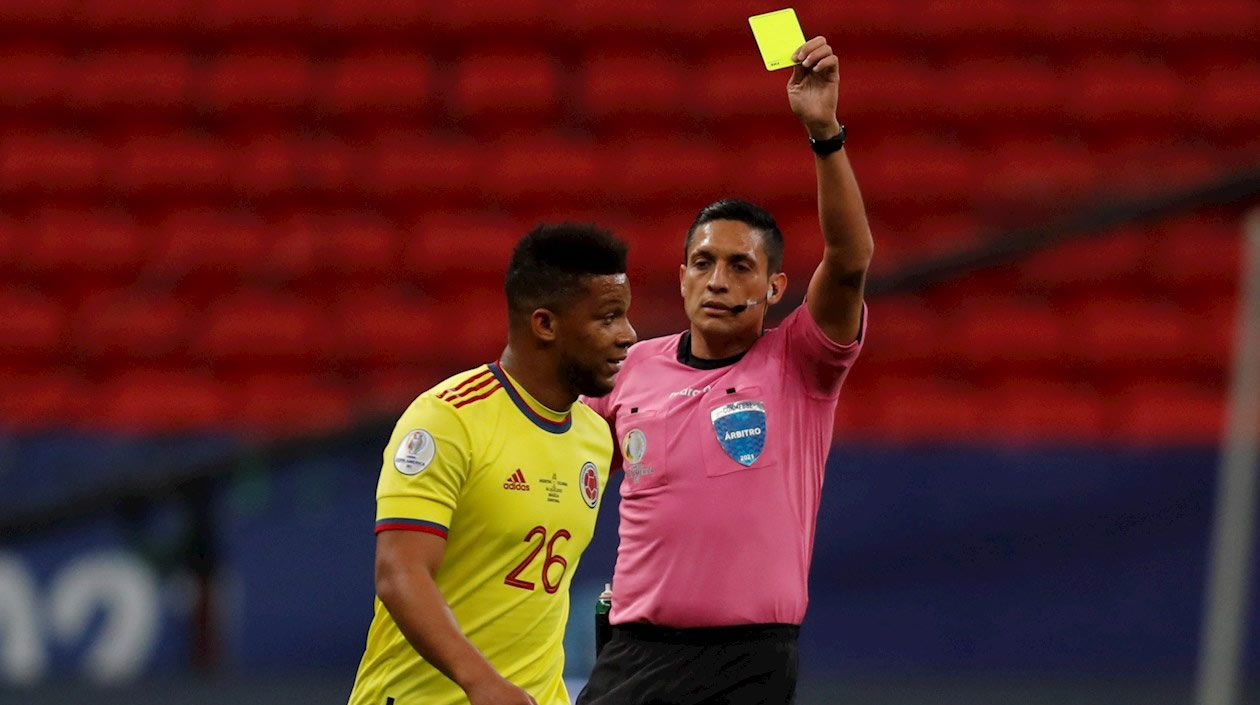 Tarjeta amarilla para Frank Fabra.