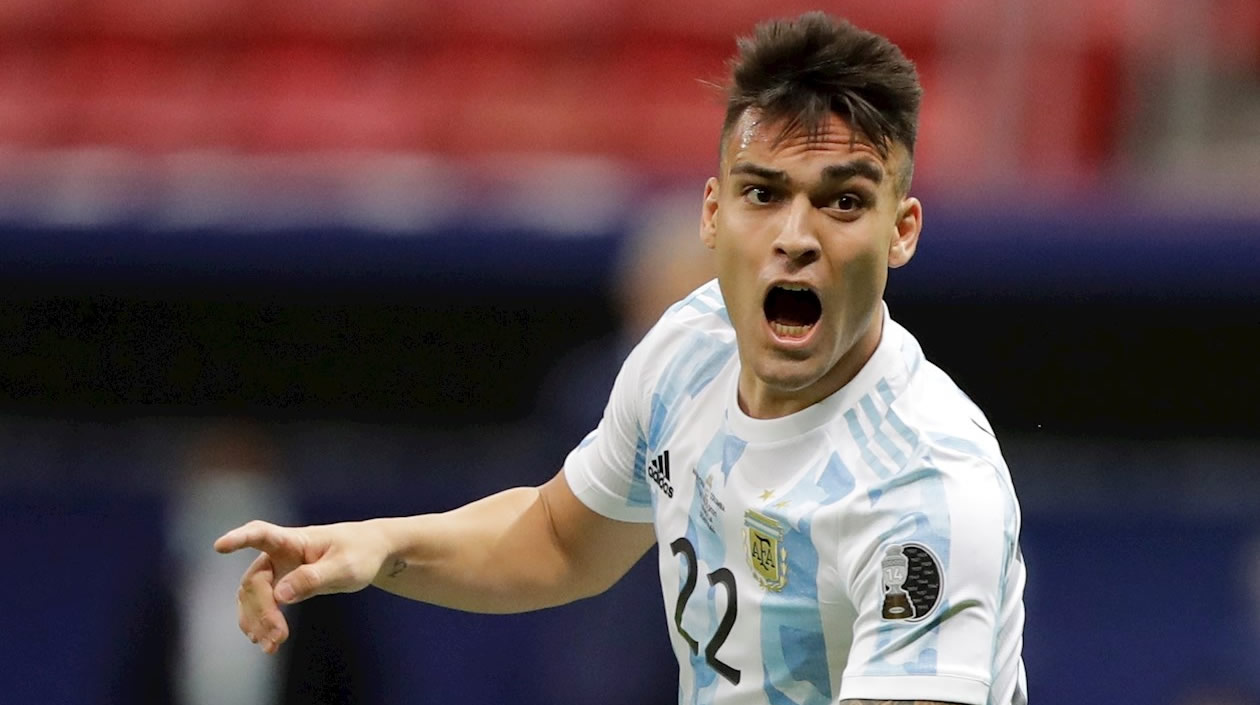 Lautaro Martínez celebrando el gol.