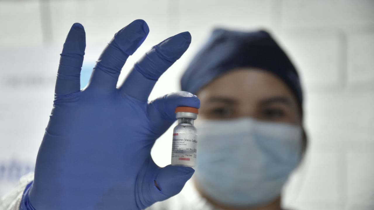 Vacuna de Sinovac se pone a los trabajadores de Tecnoglass.
