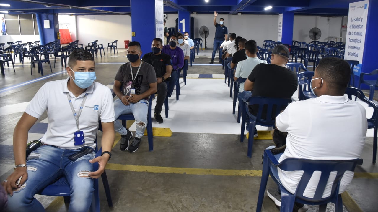 Un área dispuso la empresa Tecnoglass para vacunar a sus trabajadores.