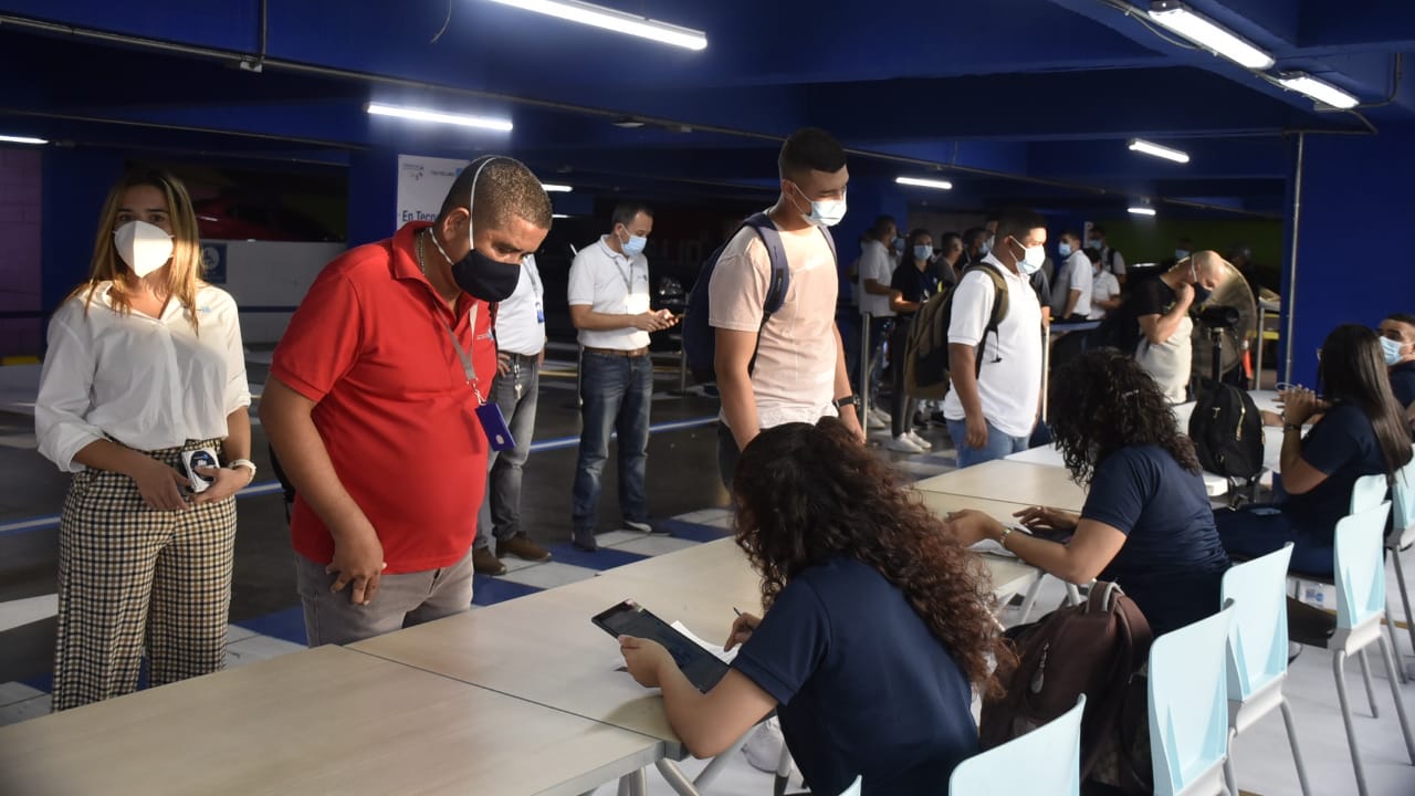Orden en la primera jornada de vacunación contra el Covid-19 en Tecnoglass.