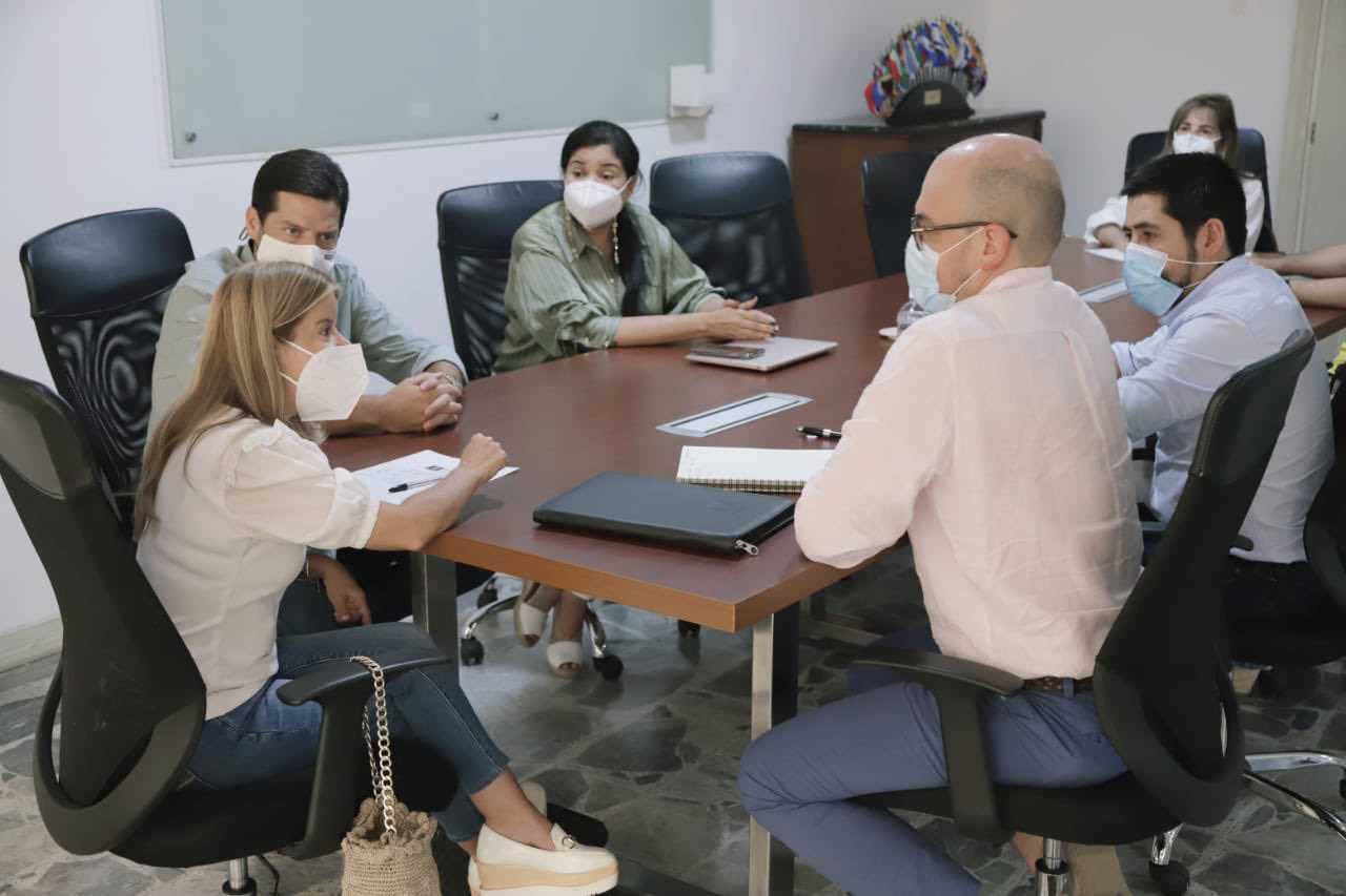 Imagen de la reunión de la Gobernadora del Atlántico, Elsa Noguera, con el presidente de la ANI, Manuel Gutiérrez.