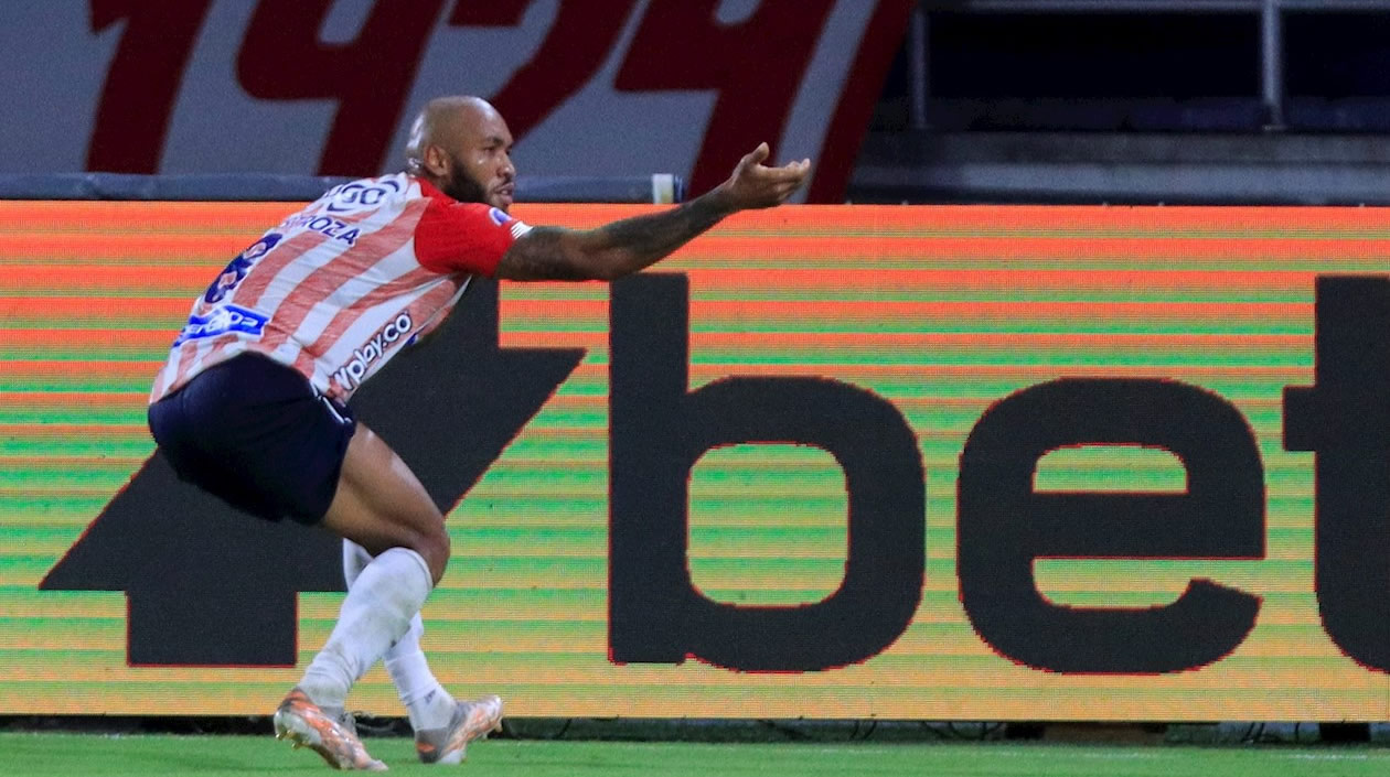 Freddy Hinestroza de Junior celebra un gol