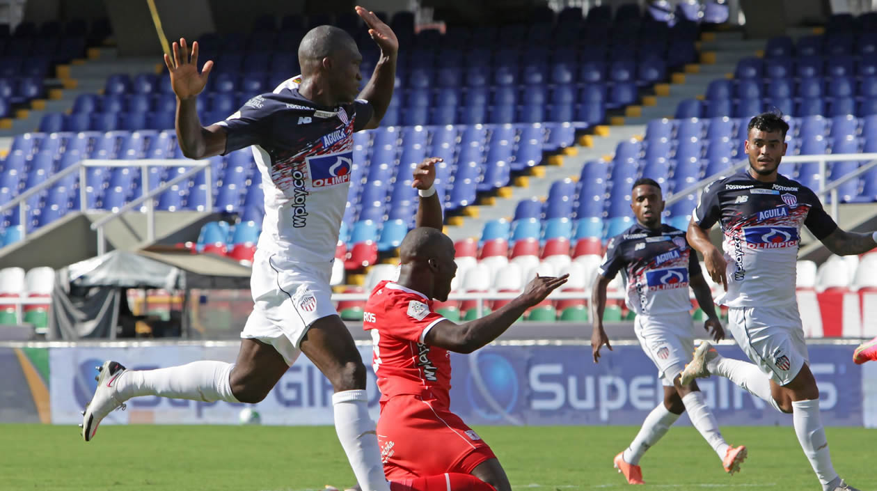 Falta de Germán Mera para la sanción de tiro penal.