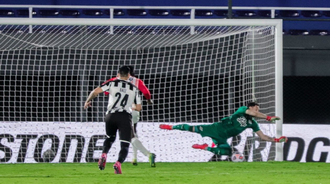 El penal errado por Cristian Martinez Borja.