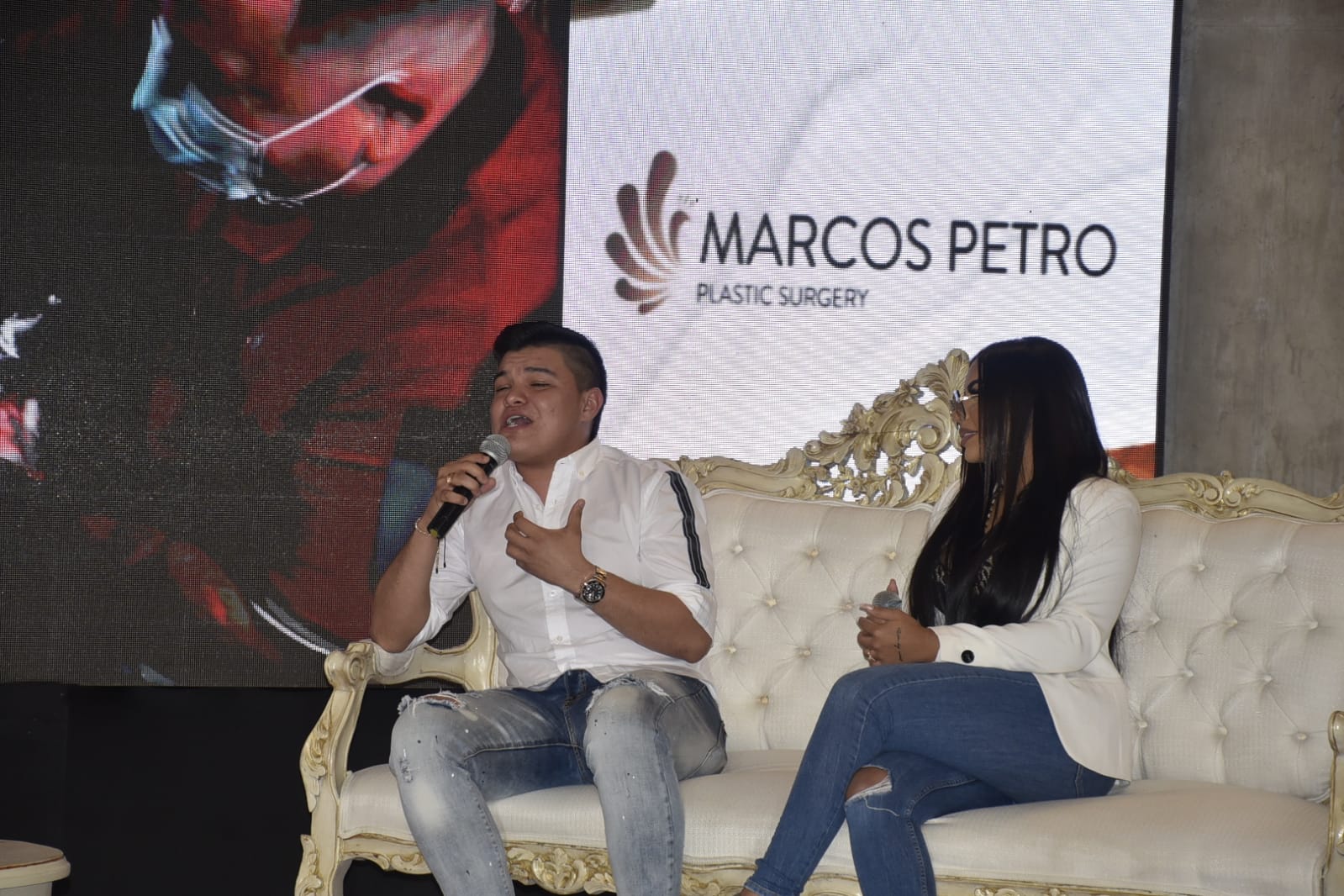 Los cantantes vallenatos Oscar Gamarra y Natalia Curvelo.