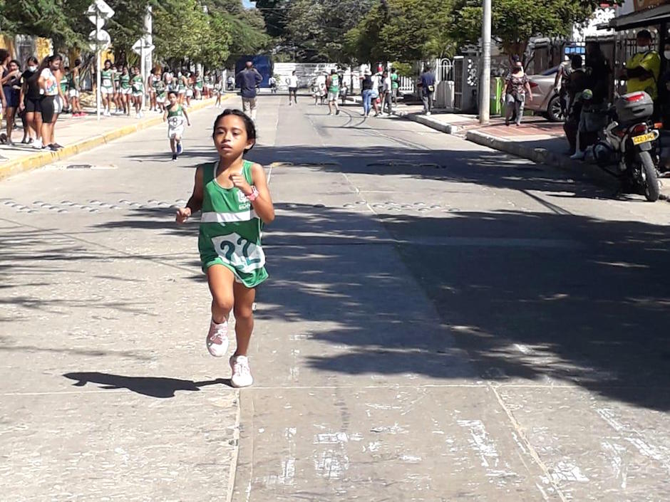 Talento galapero ganando competencia de atletismo.