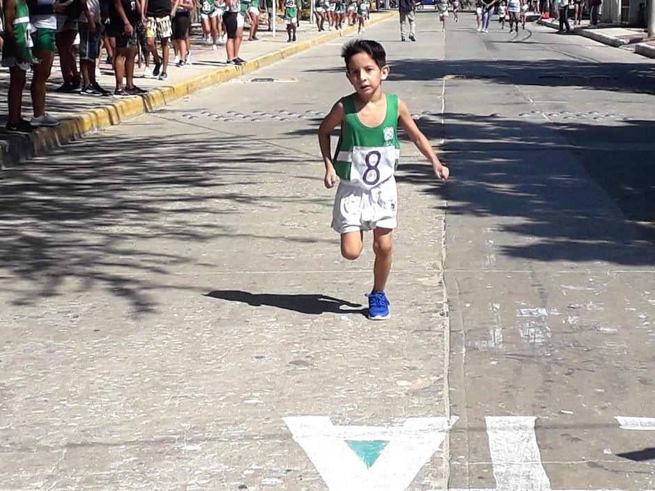 Talento galapero ganando competencia de atletismo.