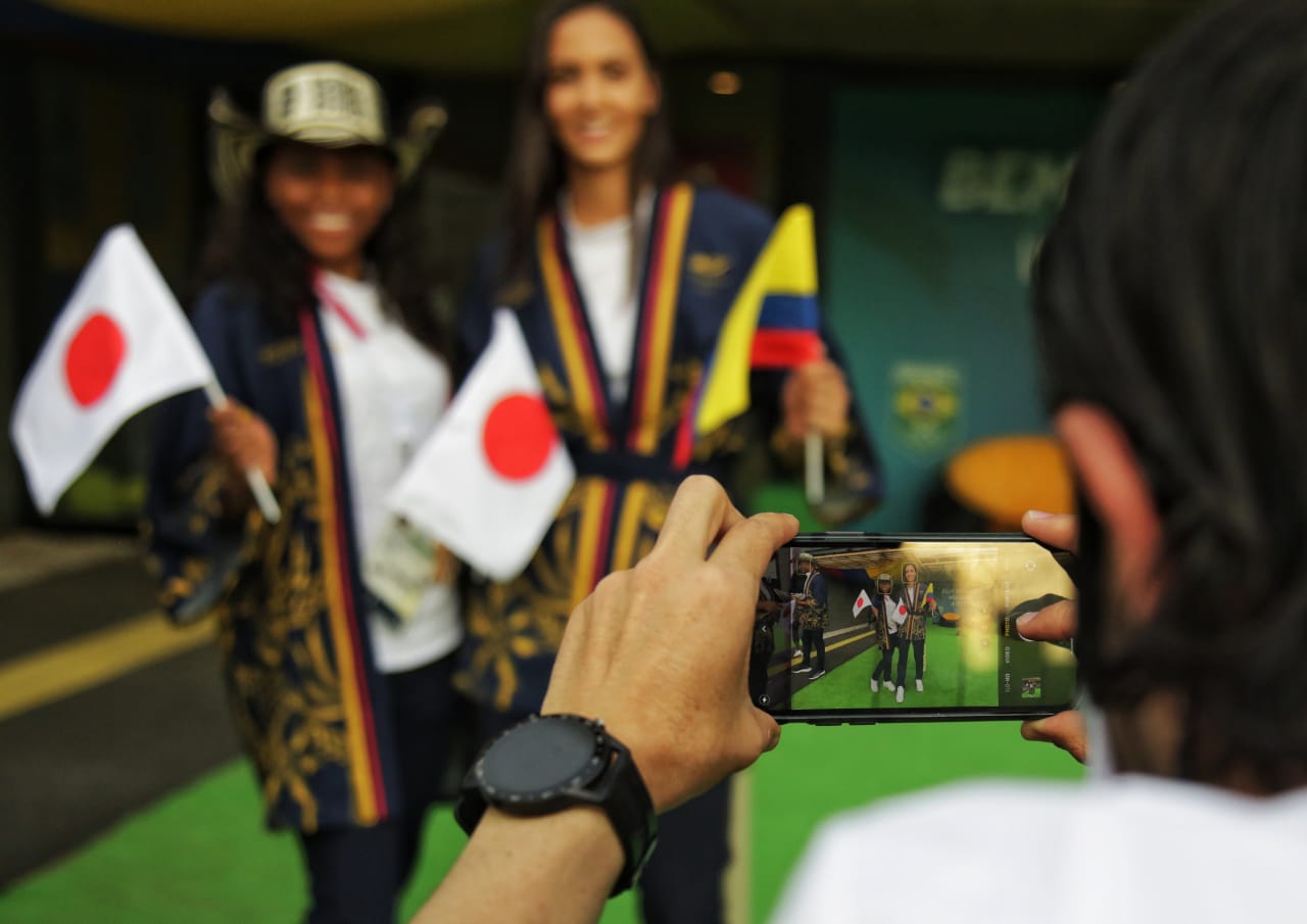 La boxeadora colombiana Ingrit Valencia y la nadadora Isabella Arcila.