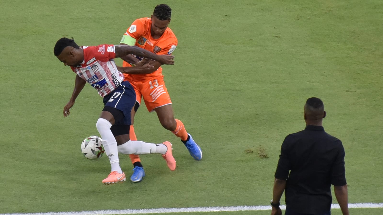 Fabián Viáfara superando la marca de Diego Moreno.