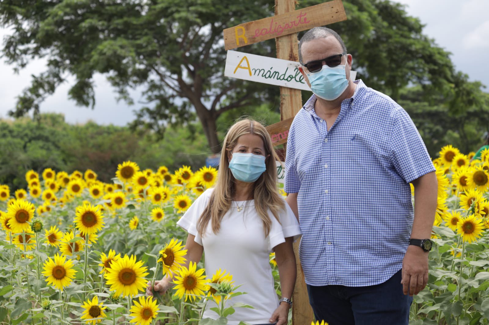 La Gobernadora del Atlántico, Elsa Noguera, y el alcalde de Baranoa, Roberto Celedón.