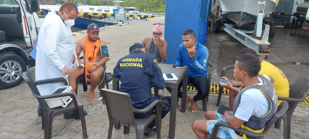 Estos son los rescatados de una lancha hundida en San Andrés.