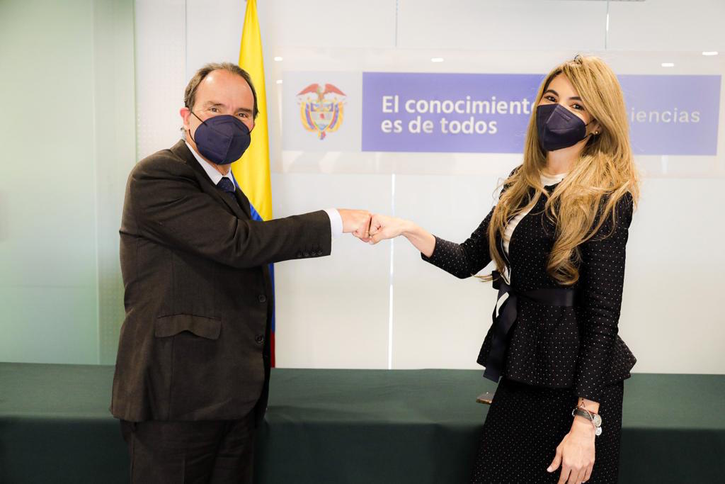 El Director de Colfuturo, Jerónimo Castro y la Viceministra Ana María Aljure.