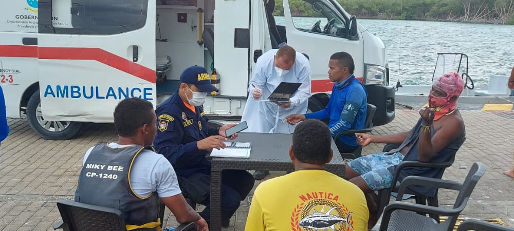 Momentos en que eran atendidos los náufragos en San Andrés.