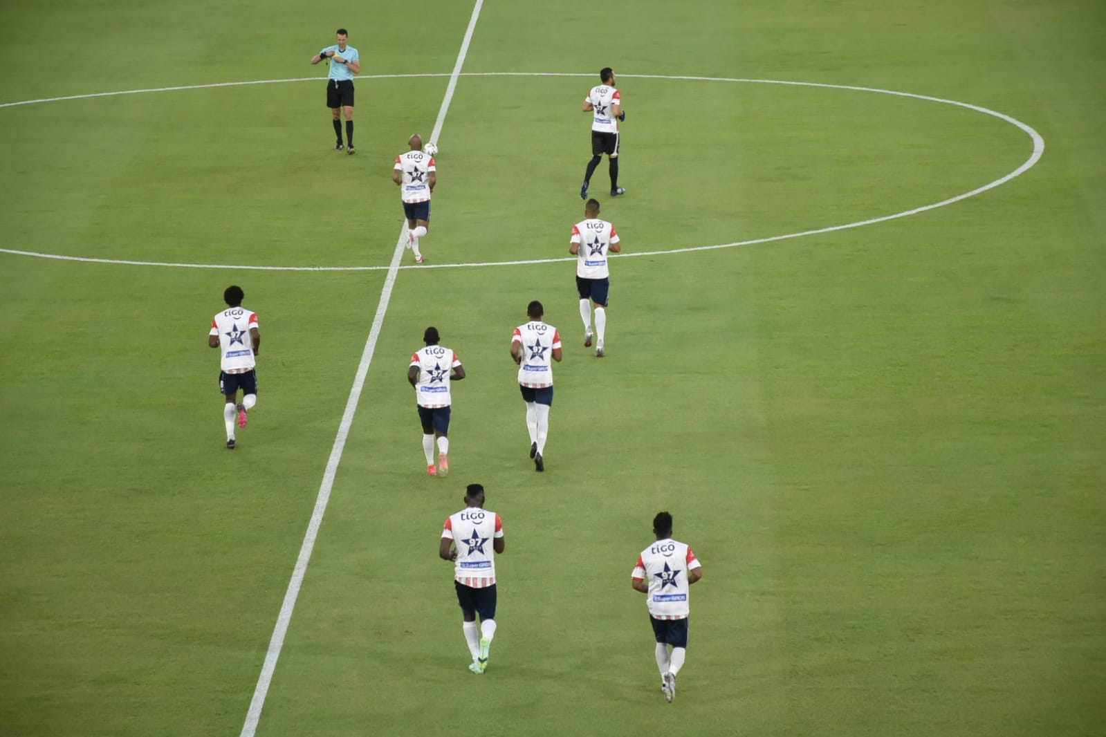 Salida de los jugadores del Junior.