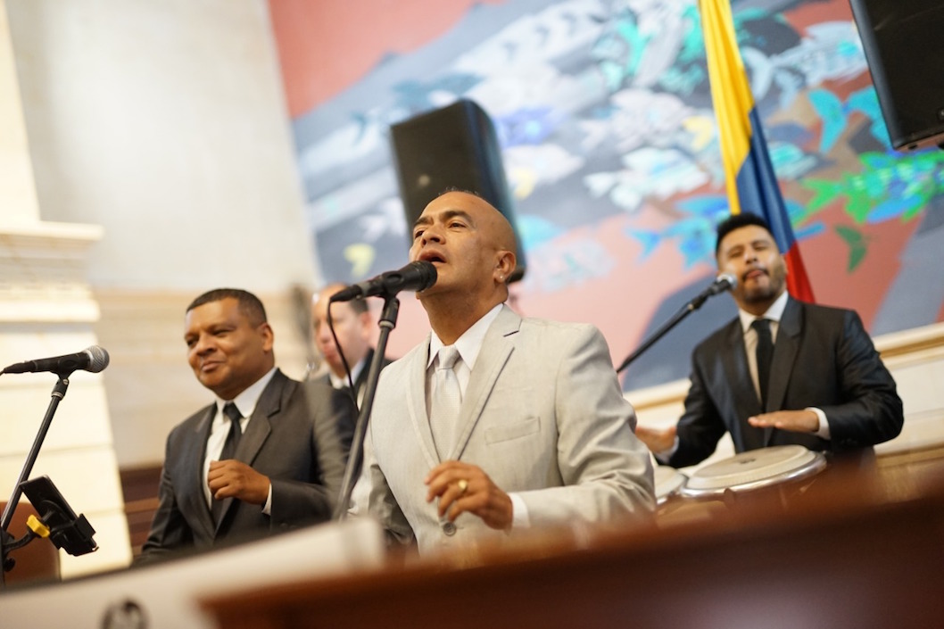 La Orquesta Capital interpretando temas de Fruko y sus Tesos en el recinto de la Cámara.