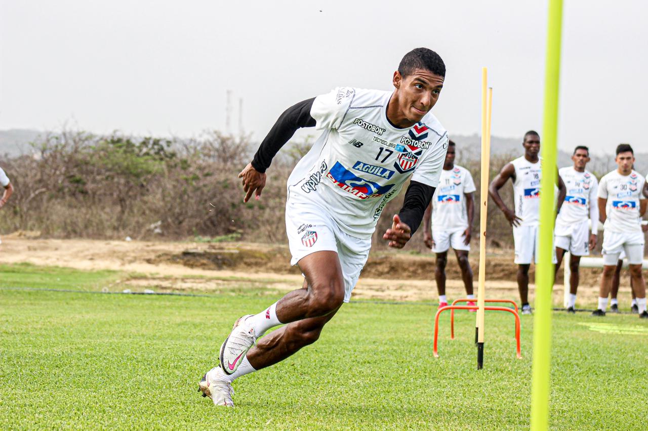 Gabriel Fuentes, lateral izquierdo de Junior. 