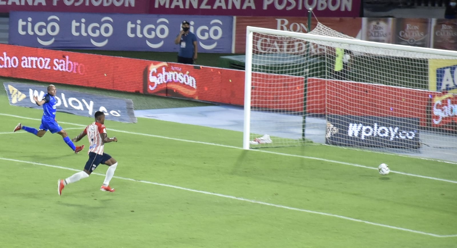 Juan David Pérez anotando el 2-2.