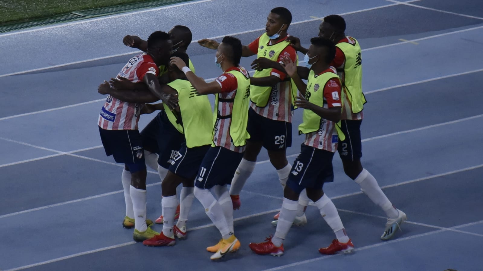Martínez Borja celebró con sus compañeros. 