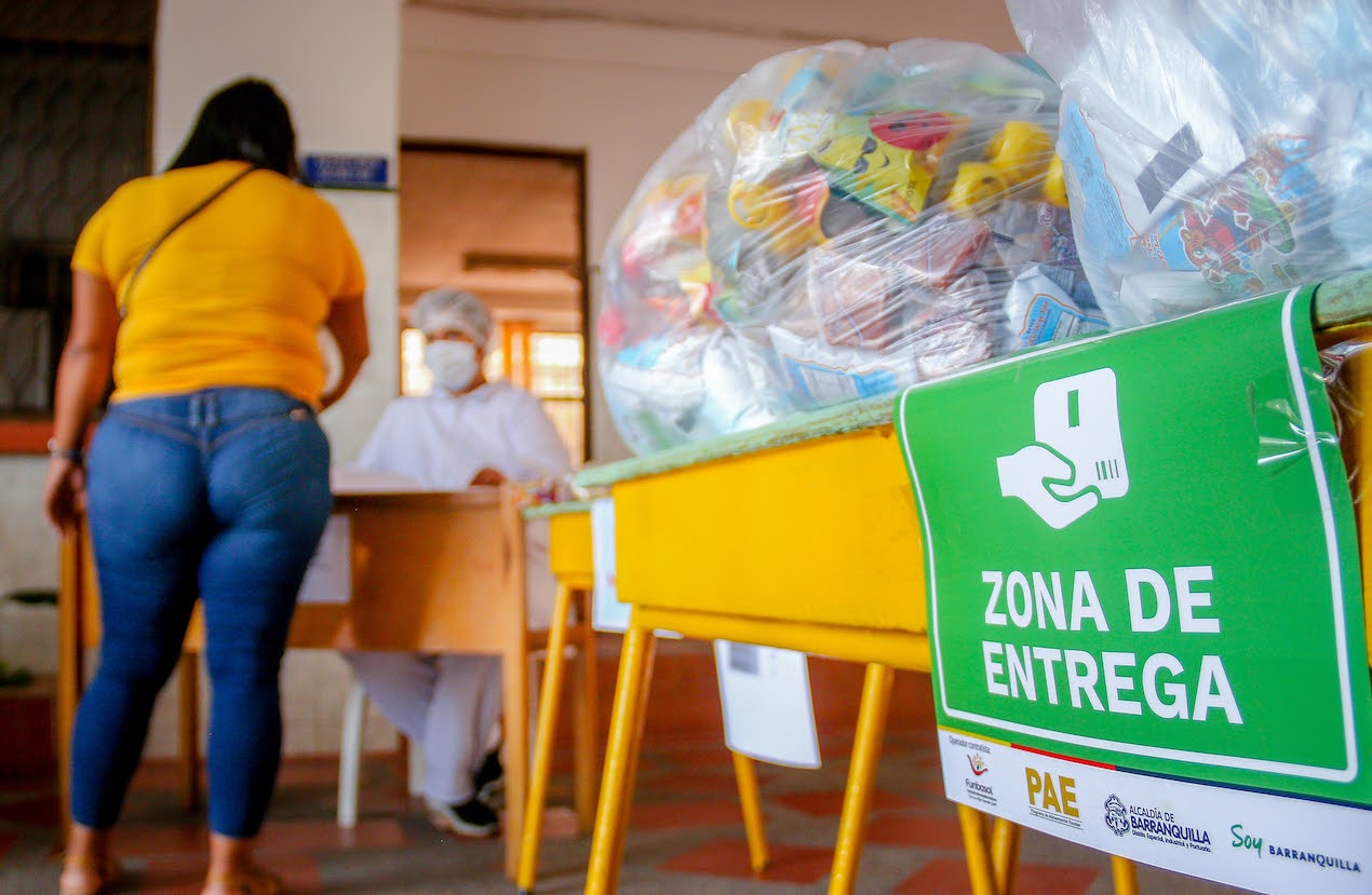 La entrega de alimentos del PAE.