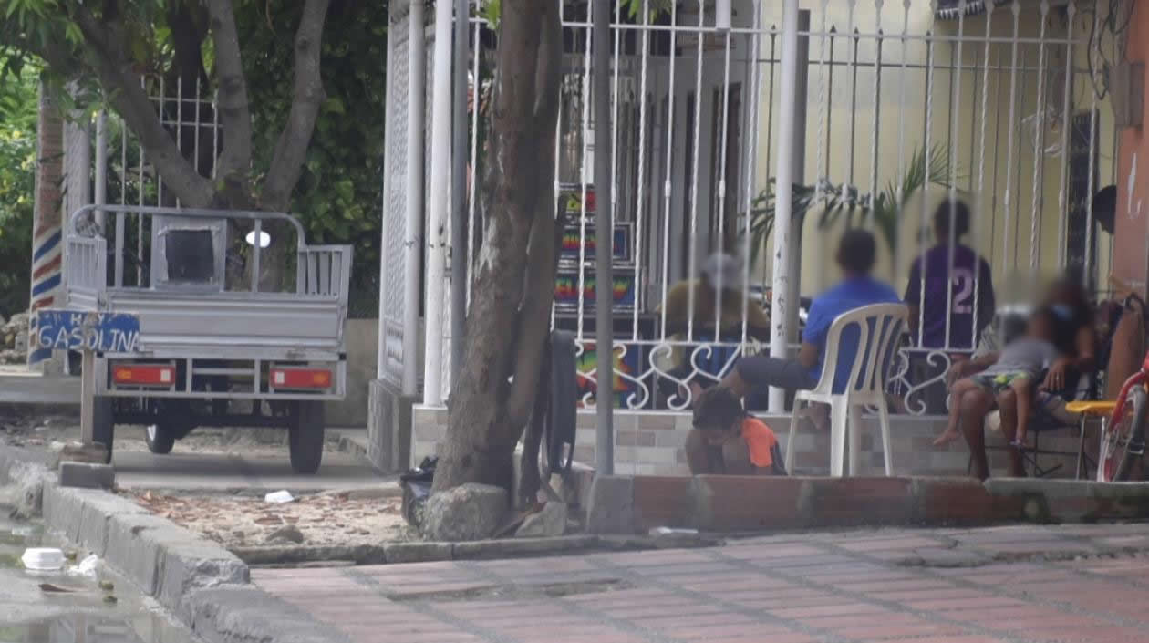 Así venden ilegalmente la gasolina en Barranquilla.